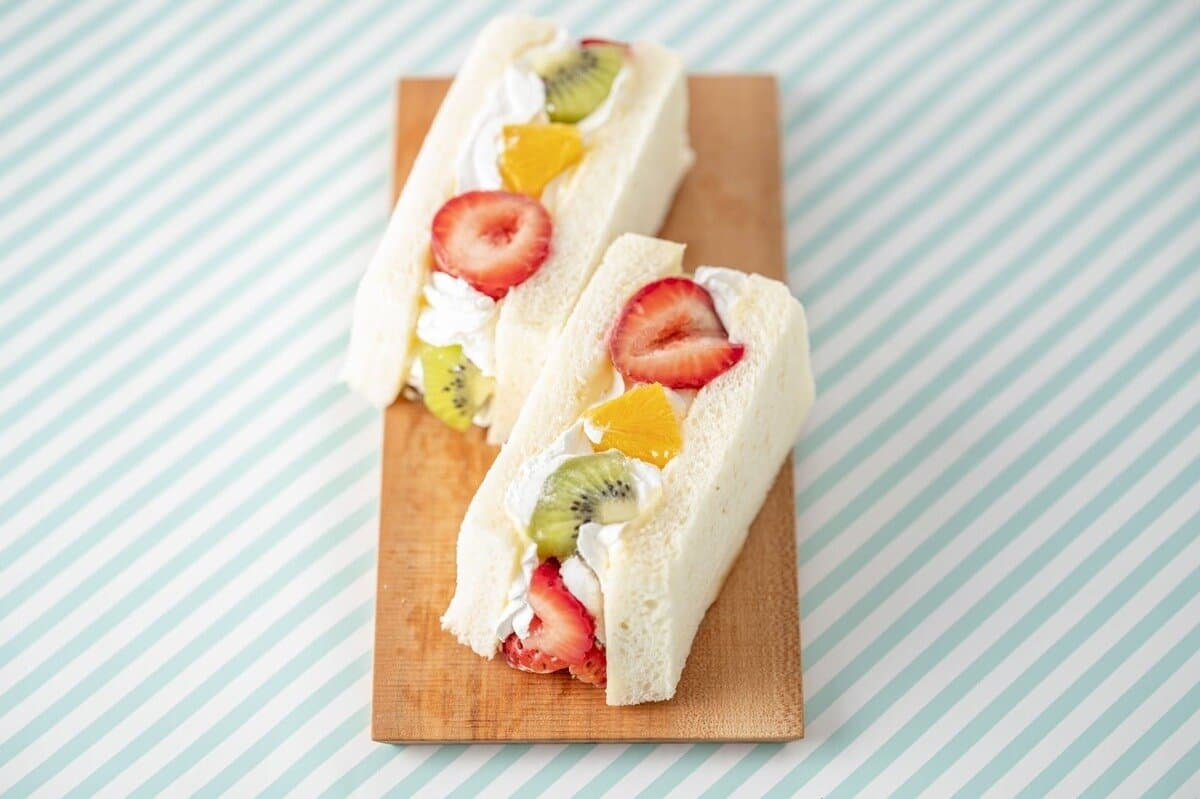 Exploring Japan’s Fruit Sandwiches and Fruit Daifuku