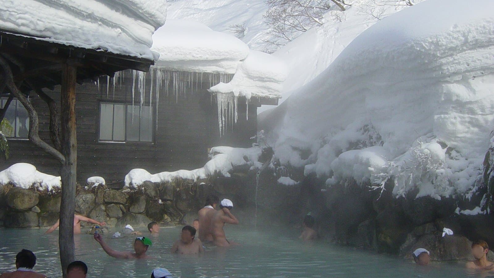 Onsen Etiquette in Japan: How Bathing Culture Teaches Care for Shared Space