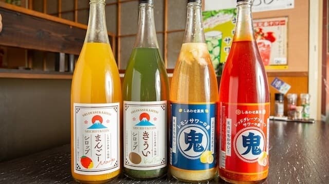 焼肉なら - 北のさくらの果実シロップのボトル