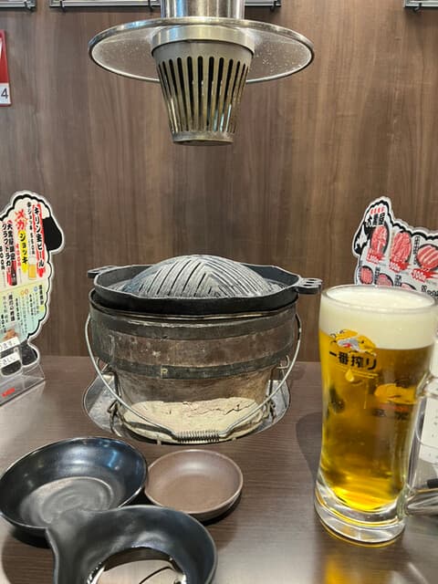 成吉思汗 大黒屋 - お一人様席にメガジョッキ990円もスタンバイ