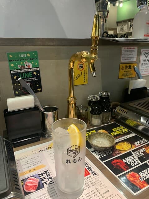 焼肉ホルモンジンギスカン酒場 れもん - サーバーでセルフ