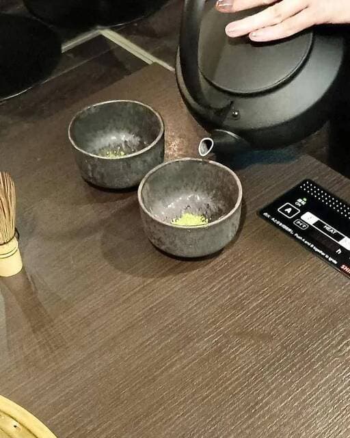 六本木 にくる - 目の前で抹茶を点(た)ててくれます②