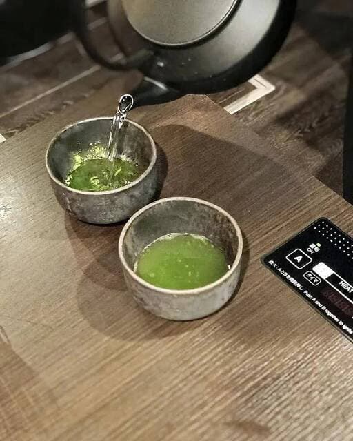 六本木 にくる - 目の前で抹茶を点(た)ててくれます③