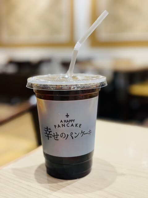 幸せのパンケーキ - アイスコーヒー（幸せの所が影になってる様な…）
