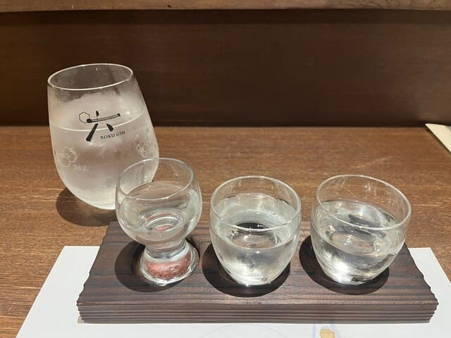 炭火と酒 心月 - 写真を撮るのを忘れて少し飲んでから撮りました。もっといっぱい注いであります。