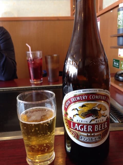 錦 わらい - 　ビンビール（540円）とやまぶどうジュース（302円）。ビールは生、ビンともアサヒかキリンから選べます。