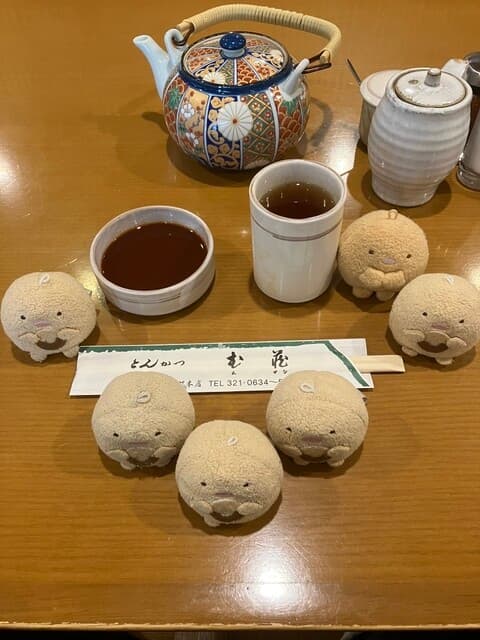 とんかつ武蔵 - お茶、タレ。