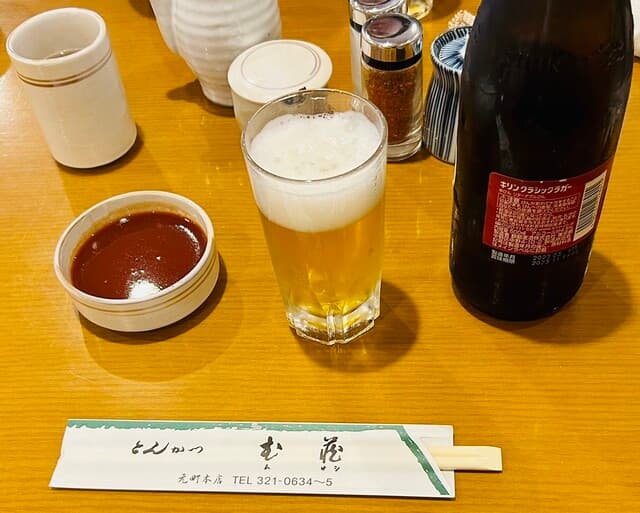 とんかつ武蔵 - 瓶ビールはキリンクラシックラガーの中瓶