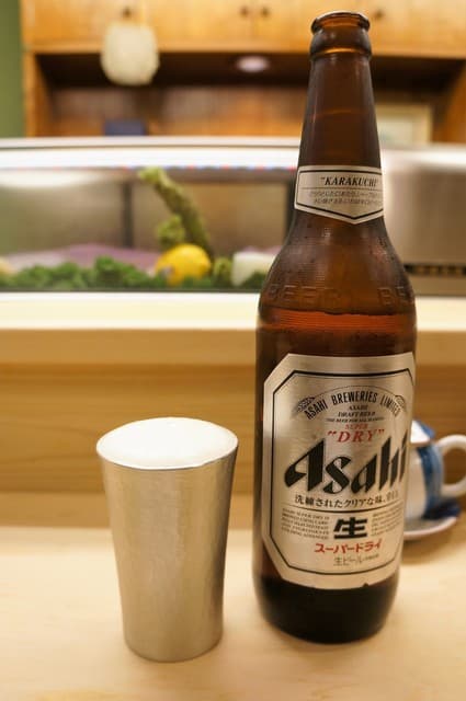鮓廣嶋 - まずはビールです、嬉しいことに大ビンですよ♪