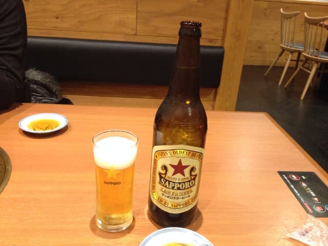 牛苑 - サッポロラガービール、600円（平成26年2月撮影）