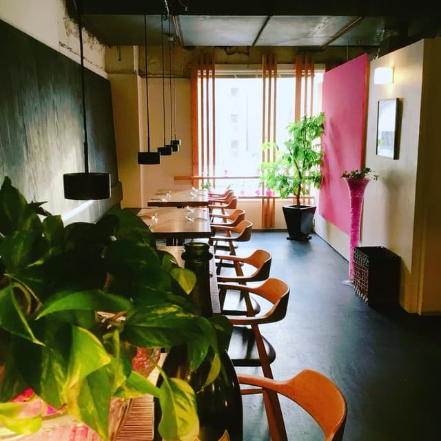 常春 - 一歩踏み込むと、そこはくつろぎと驚きが同居する常春TOKOHARUです