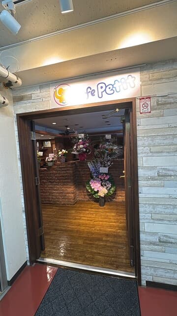 CAFE PETIT - 店舗前