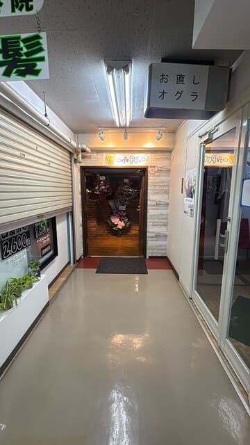 CAFE PETIT - 店舗前通路