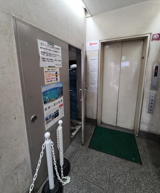 テジョンデ - 通常は2階からこのエレベーターの前、その先の道路まで並んでいる