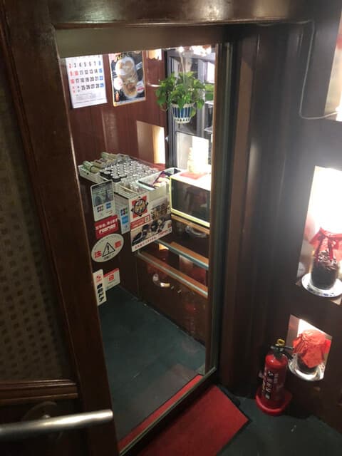 四川料理 秋 - 地下のお店の入口