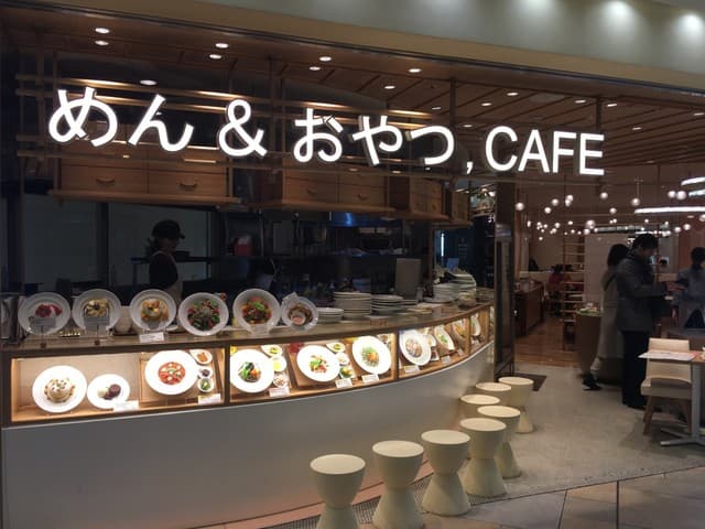めん、色いろ。いつでも、おやつ。 - ファザード