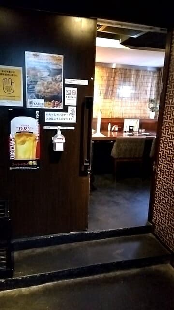 殻YABURI - エレベーターで4階に上がると目の前は直ぐ入口です！