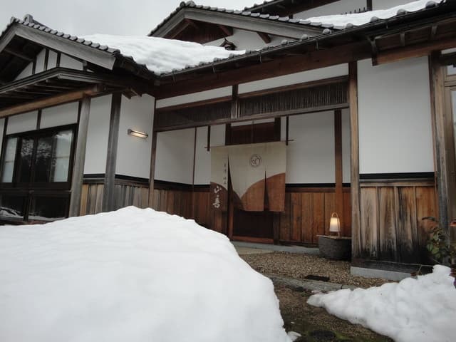 喫茶 山音 - 店構え（昼）