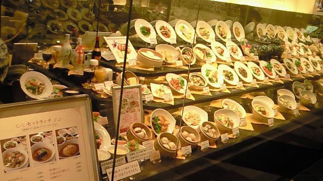 中国料理ロドス - 店・ショーウインドの一例