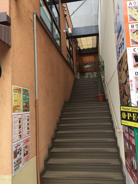 シダラタ - 階段上がってね〜♫