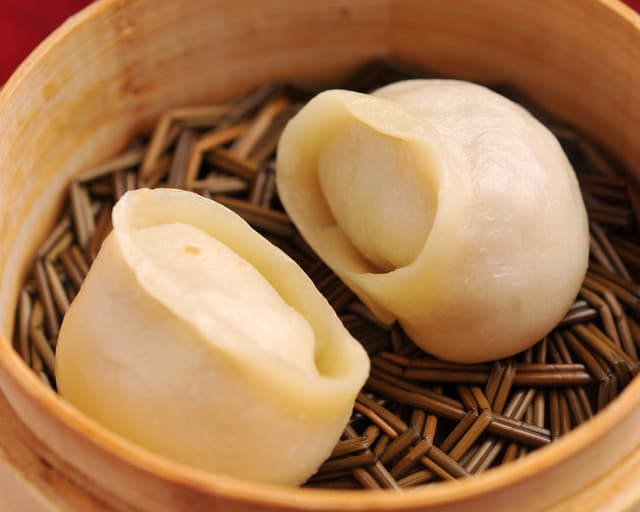 老辺餃子舘 - 馬の蹄型餃子（鶏肉、又はセロリ）
