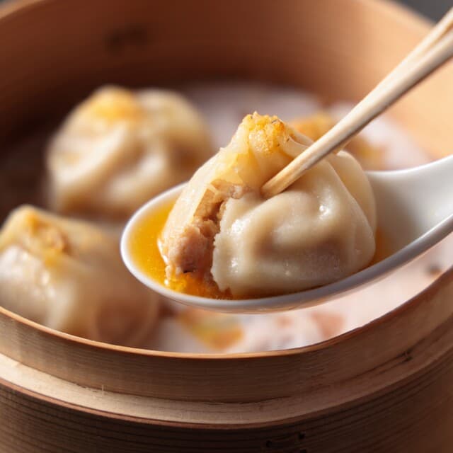 中国料理 桃谷樓　 - 上海蟹味噌入り小籠包