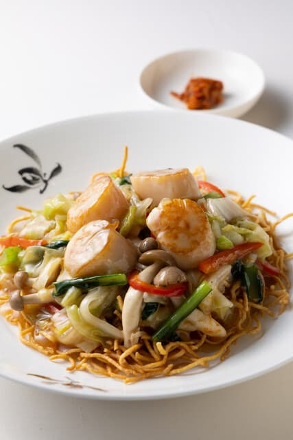 中国料理 桃谷樓　 - 北海道産帆立貝柱入り 自社製XO醤のあんかけ焼きそば