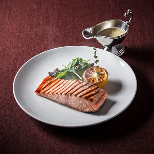 BEEF STEAK CLUB KIYO - キングサーモンの炭焼き