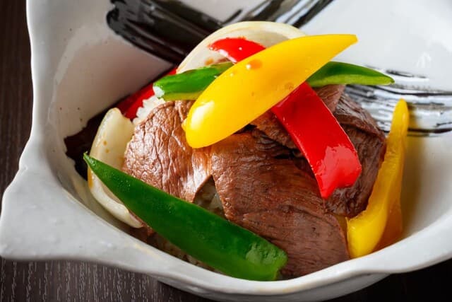 六本木 にくる - ランチ限定！焼肉丼