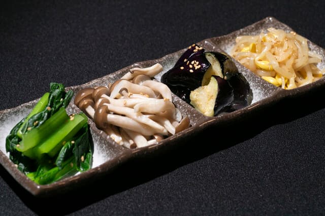 六本木 にくる - ナムル4種盛り　季節によって食材は変更になります