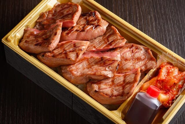六本木 にくる - 厚切り牛タン弁当