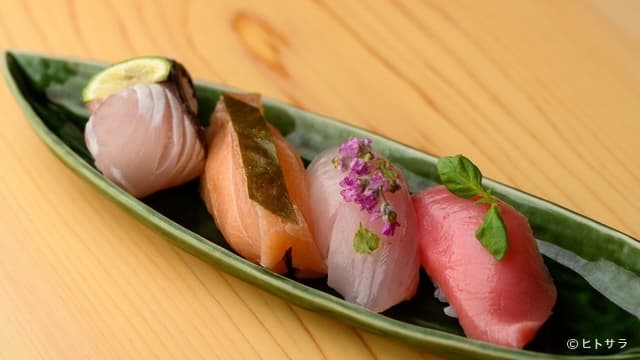 食道 月 - 全国から直送される新鮮な魚介を堪能