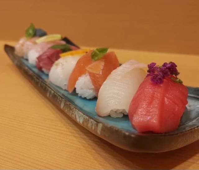 食道 月 - 寿司