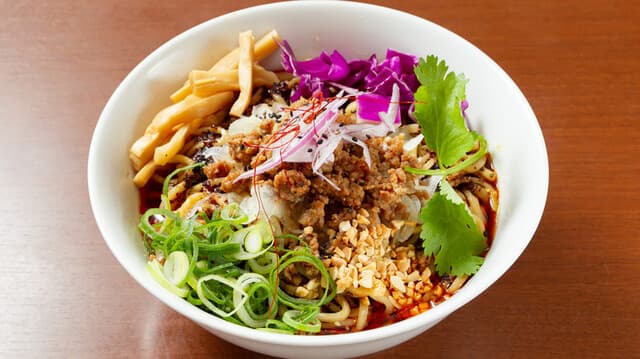 鶏そば専門店 らーめんえびす - 「汁なし担々麺・担々麺」えびすオリジナルの中太麺と、ラー油と芝麻醤をふんだんに使用した、濃厚坦々ダレをよくかき混ぜてお召し上がりください。