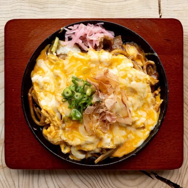 SUNDAY - 半熟チーズオムそば