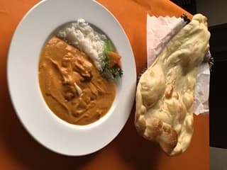 HALAL & VEGGIE Restaurant ポンテロッソ - 北海道のよつ葉バターで仕上げるバターチキンカレー、ナン＆バスマティーライス付
