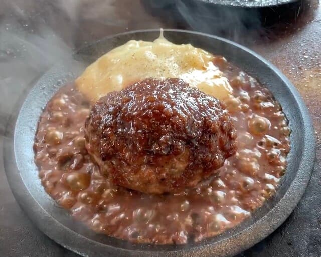 PE LONCHO - 肉肉しいあらびきハンバーグ