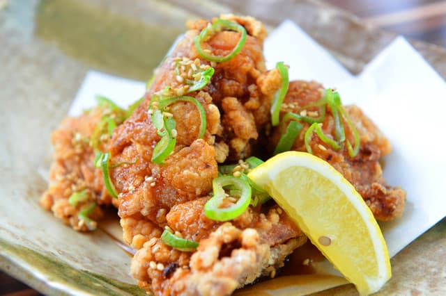 博多 旬菜鮮魚 味十 - 味十の特製唐揚げ