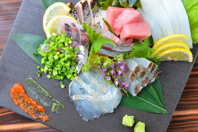 博多 旬菜鮮魚 味十 - 鮮魚盛り合わせ1,480円～