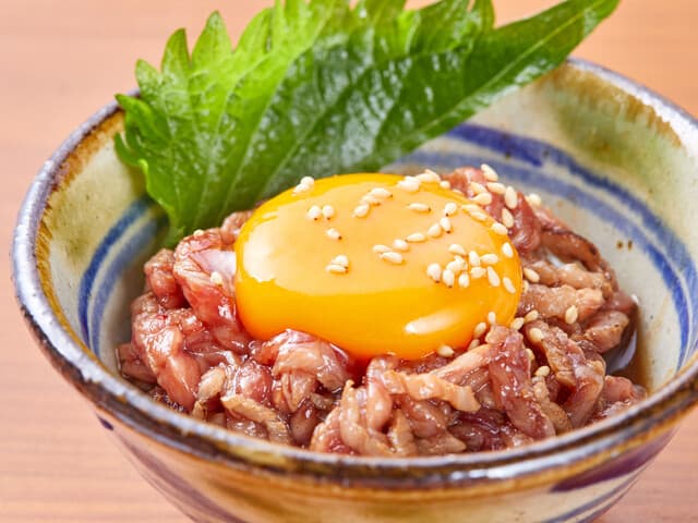 琉球焼肉NAKAMA - 炙りユッケ