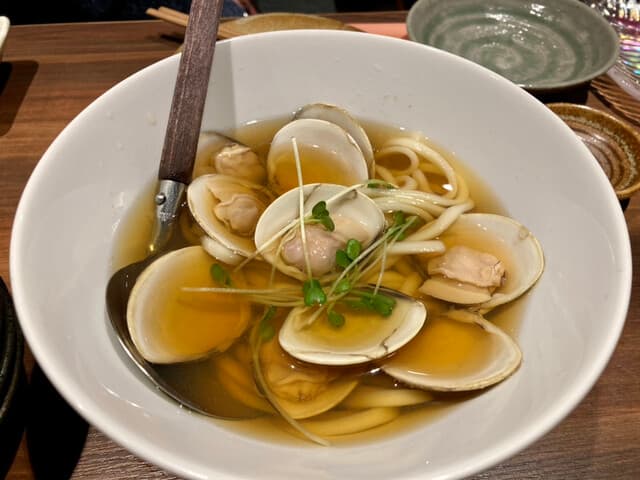 酒ト肴・〆うどん あかり - ハマグリうどん