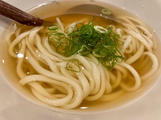 酒ト肴・〆うどん あかり - かけうどん