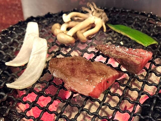 炭火焼肉 いち - やわらかカルビをヤキヤキ♪