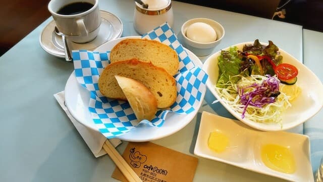 CAFE PETIT - 手作りパン　コーヒー付き