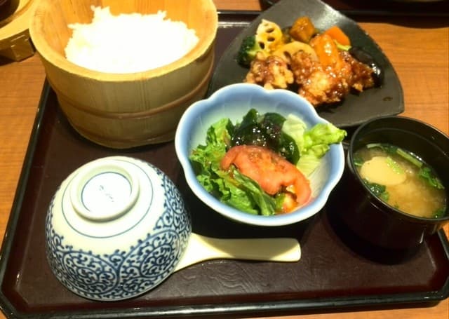 おひつごはん四六時中 - 値段はリーズナブルなんですが。。。