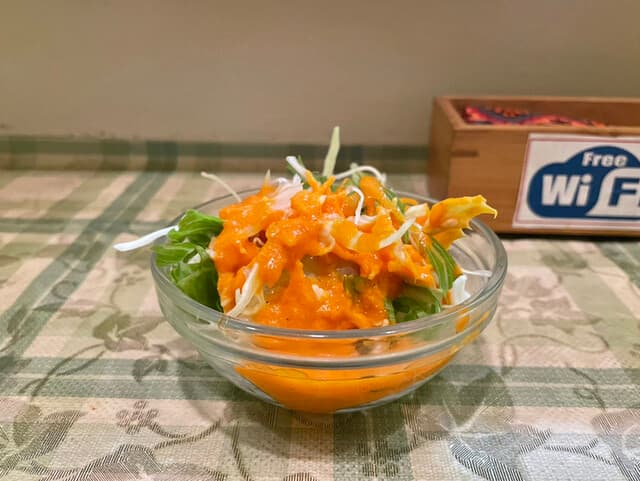マハール - 野菜も新鮮＋人参ドレッシングもたっぷり