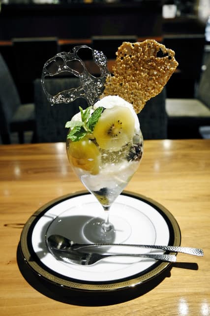 銀座2丁目ミタスカフェ - 季節のフルーツパフェ