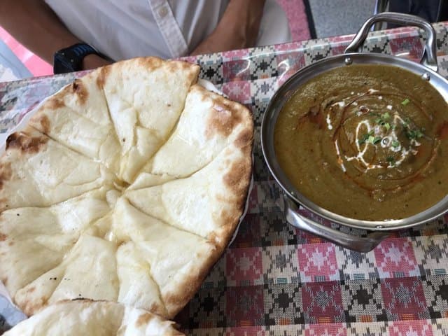 サンライズ - サグチキンカレーとチーズナン
