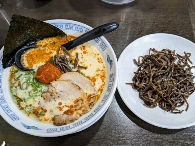 一心堂 - 赤ラーメン780円＋キクラゲ100円