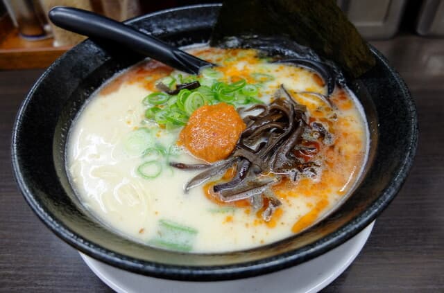 一心堂 - 新橋の黄色い庇の「日本一濃厚」の博多ラーメンは嫌い。その味気無さに哀しくなるから